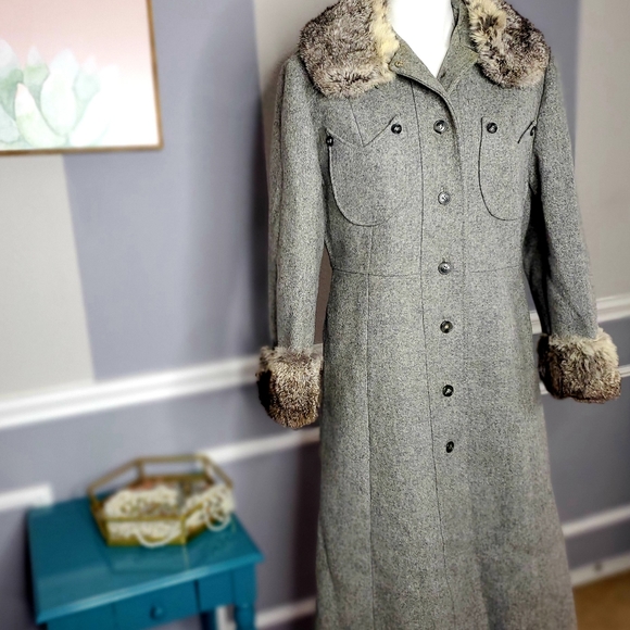 Vintage 1960s Wool and Rabbit Fur Coat size Med/Lg - Picture 3 of 6